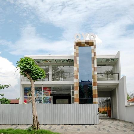 Oyo 2140 Hs Residence Tulungagung Dış mekan fotoğraf