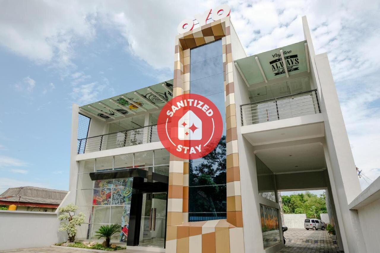 Oyo 2140 Hs Residence Tulungagung Dış mekan fotoğraf