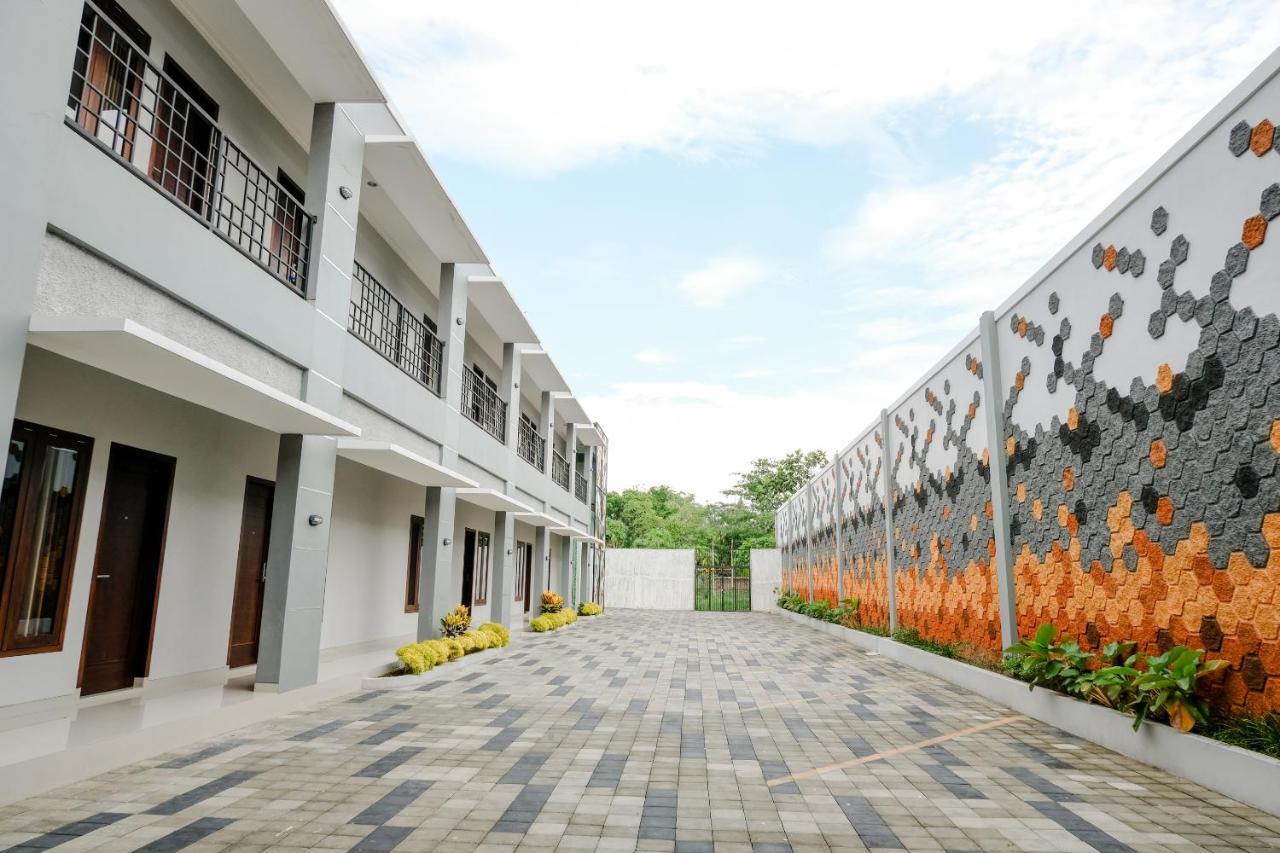 Oyo 2140 Hs Residence Tulungagung Dış mekan fotoğraf