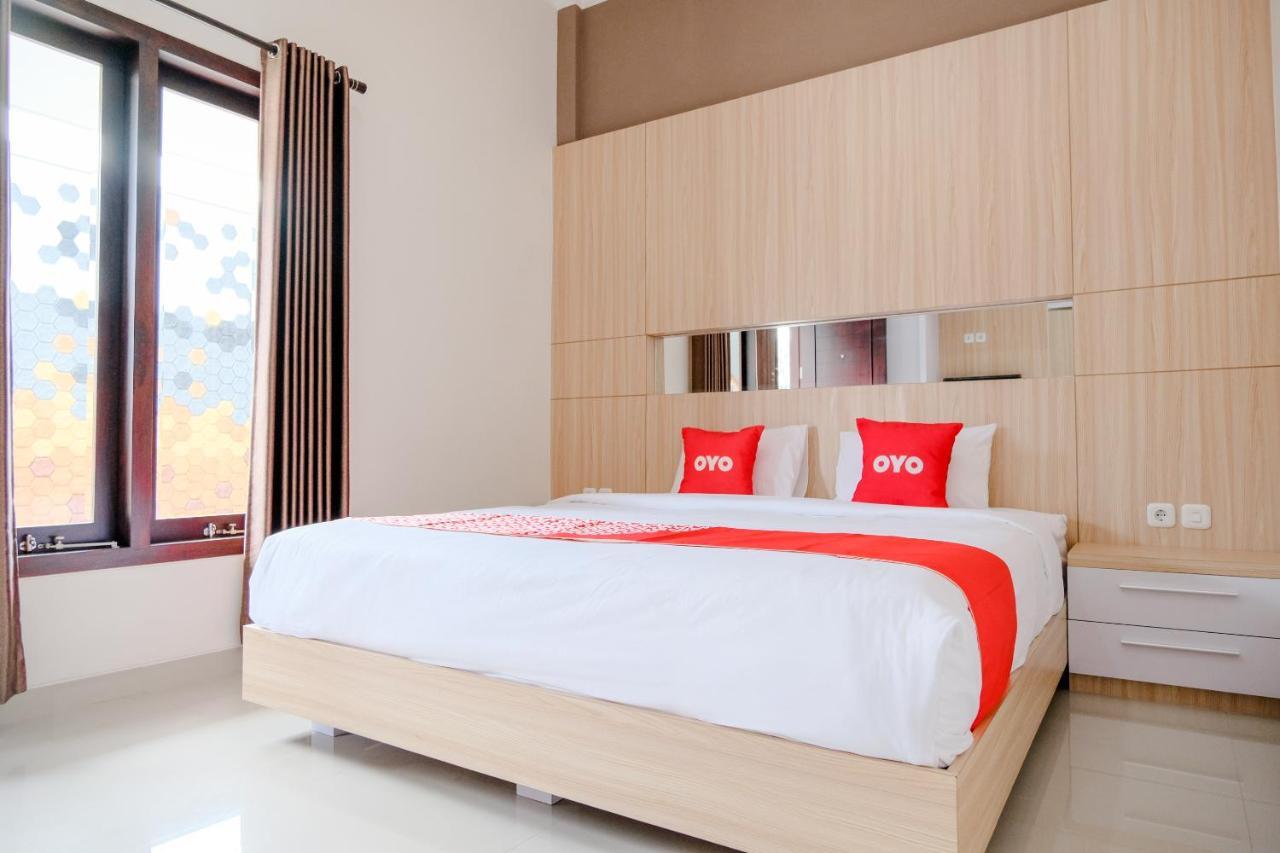 Oyo 2140 Hs Residence Tulungagung Dış mekan fotoğraf