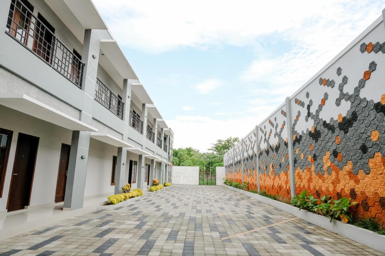 Oyo 2140 Hs Residence Tulungagung Dış mekan fotoğraf