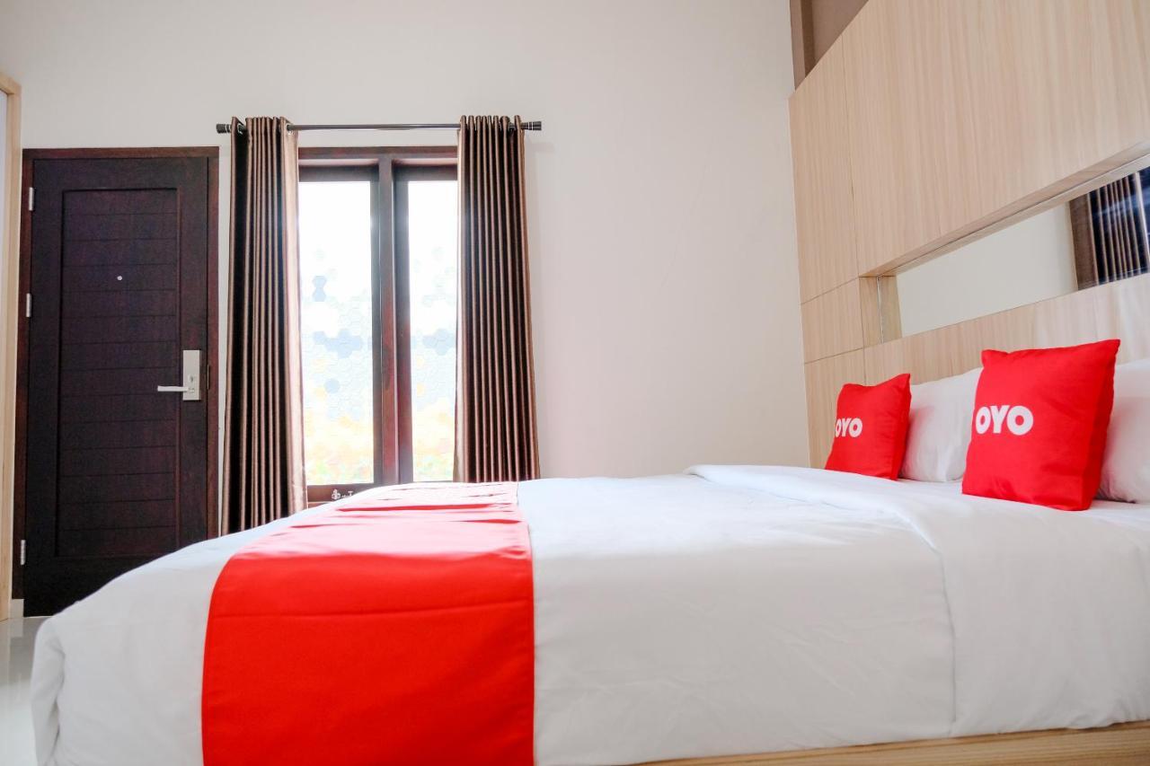 Oyo 2140 Hs Residence Tulungagung Dış mekan fotoğraf