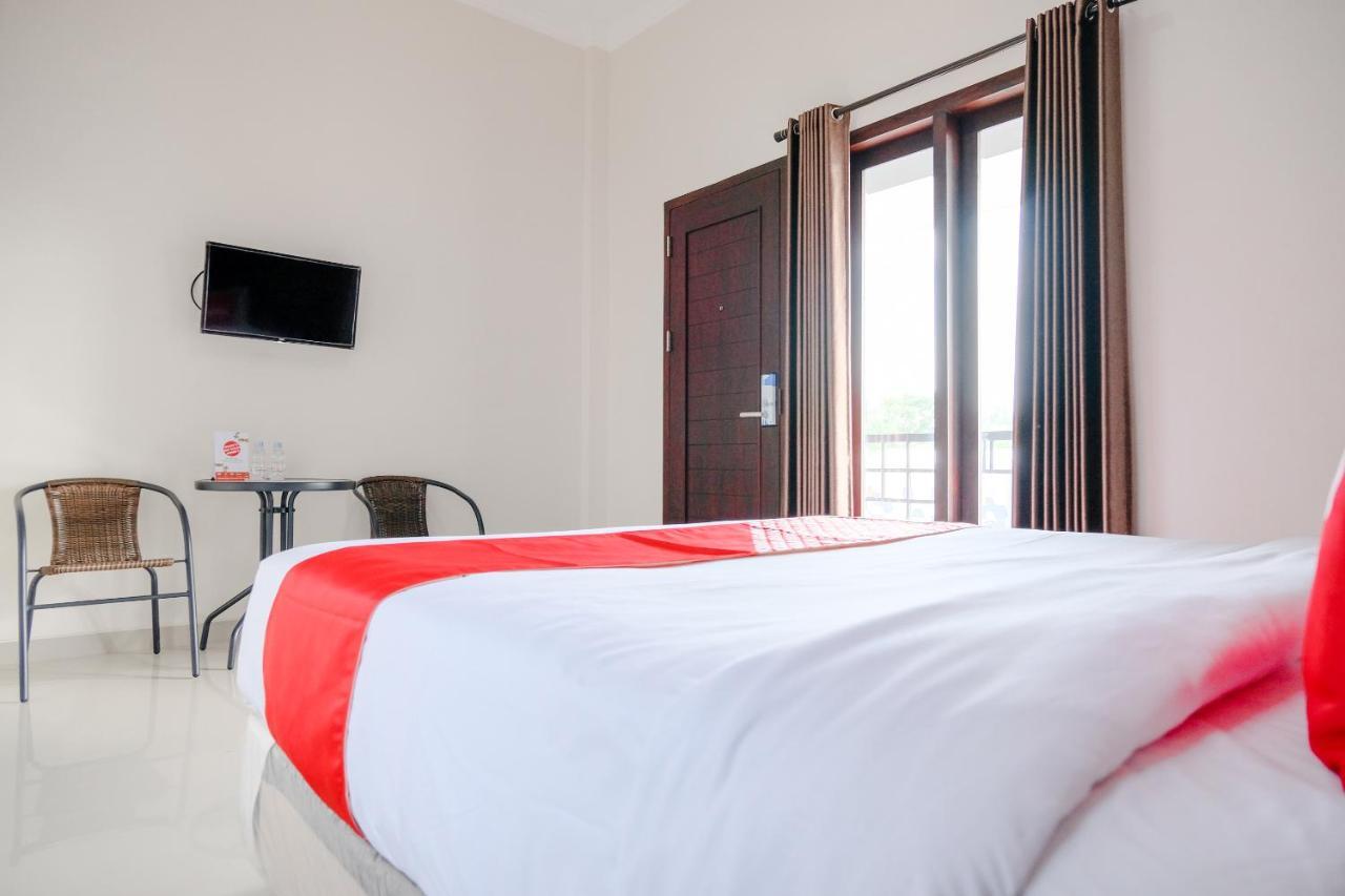 Oyo 2140 Hs Residence Tulungagung Dış mekan fotoğraf
