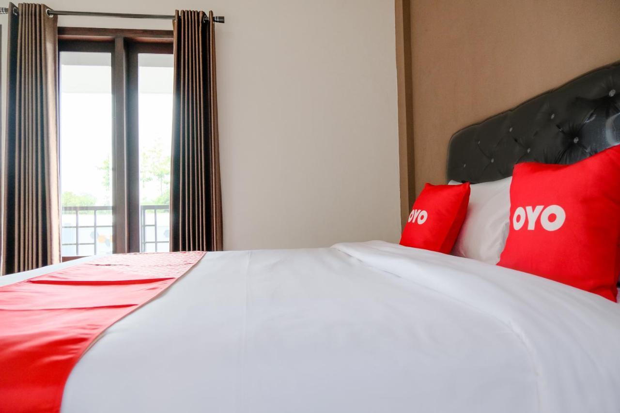 Oyo 2140 Hs Residence Tulungagung Dış mekan fotoğraf