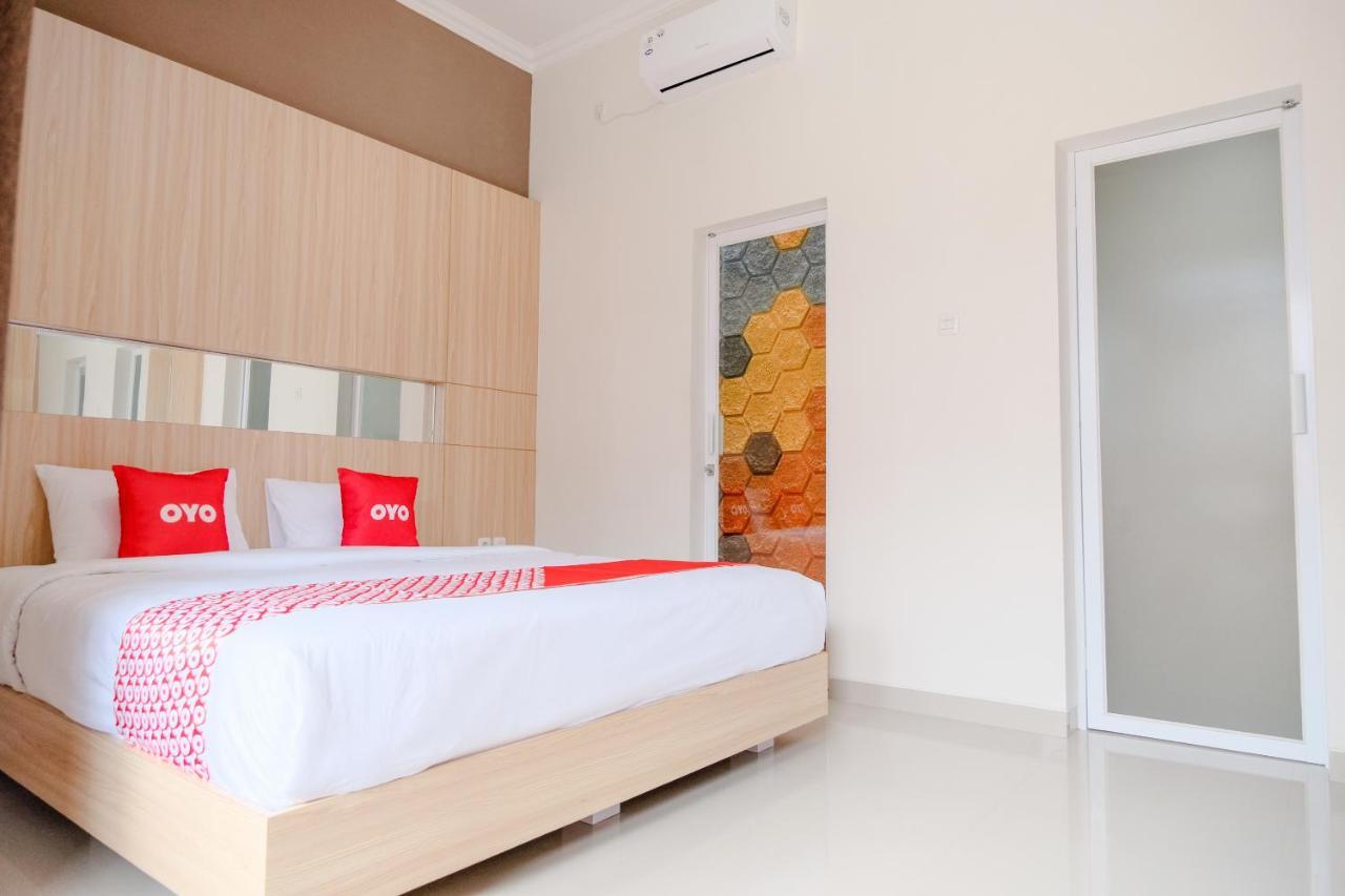 Oyo 2140 Hs Residence Tulungagung Dış mekan fotoğraf